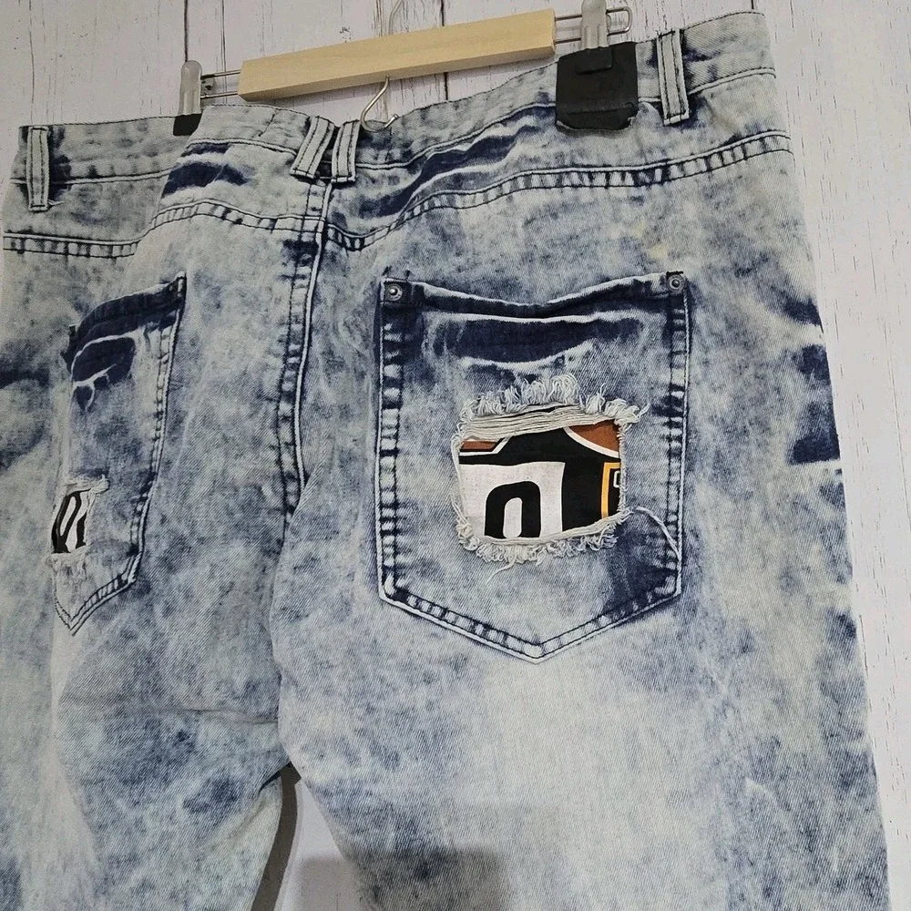 Switch Remarkable 44x32 Destroyed Patched Painted Stretch‎ Jeans